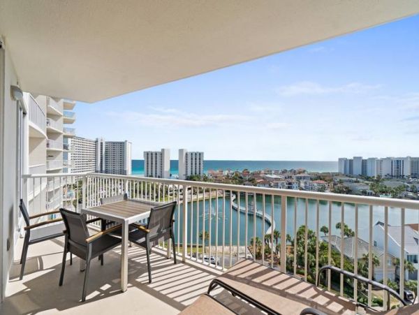 Gulf View Condo with Resort Amenities in the Heart of Destin