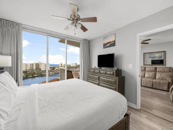 Gulf View Condo with Resort Amenities in the Heart of Destin
