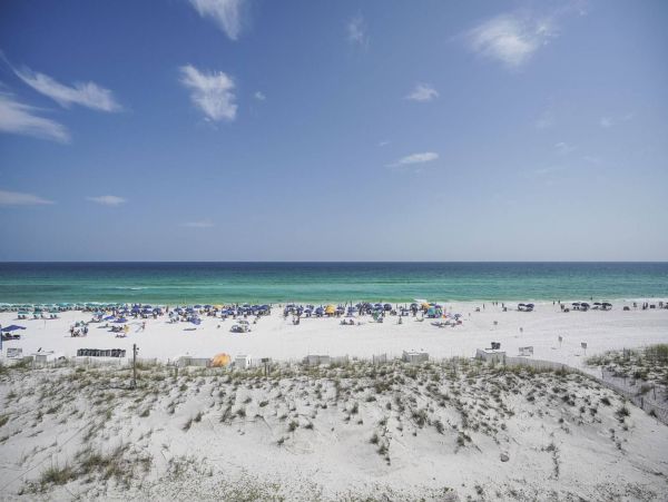 BEACHFRONT DESTIN CONDO SLEEPS 6