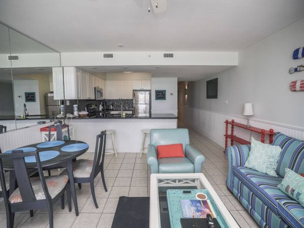 BEACHFRONT DESTIN CONDO SLEEPS 6