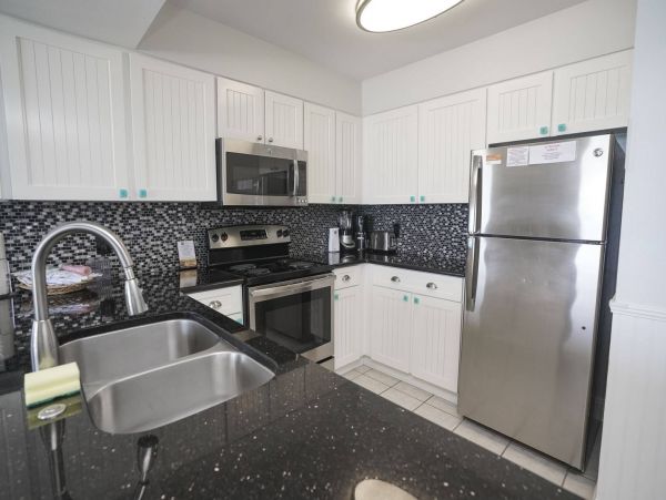 BEACHFRONT DESTIN CONDO SLEEPS 6