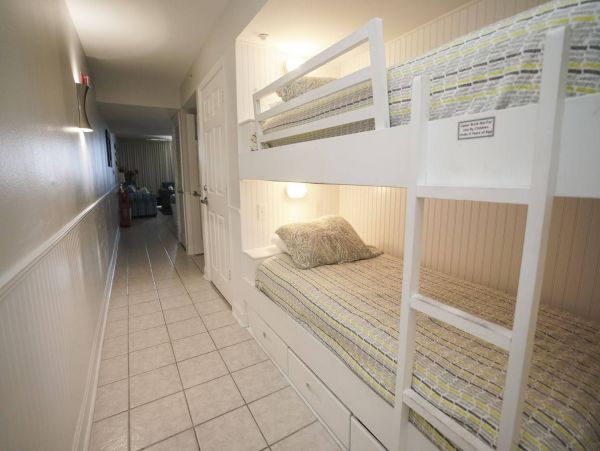BEACHFRONT DESTIN CONDO SLEEPS 6