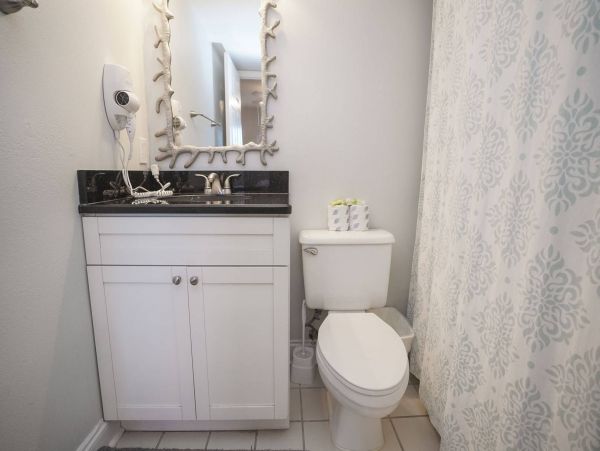 BEACHFRONT DESTIN CONDO SLEEPS 6