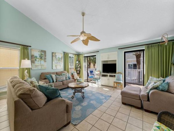 Spacious Destin Condo with Private Beach Access & Family-Friendly Amenities