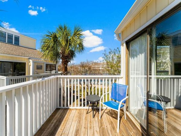 Spacious Destin Condo with Private Beach Access & Family-Friendly Amenities