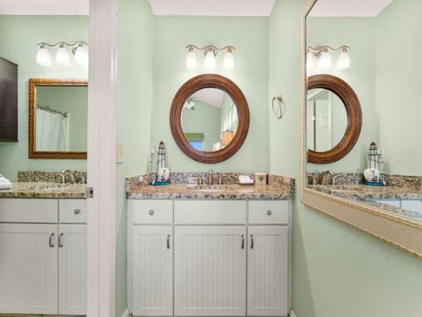 Spacious Destin Condo with Private Beach Access & Family-Friendly Amenities