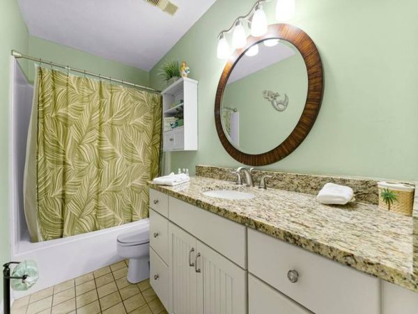 Spacious Destin Condo with Private Beach Access & Family-Friendly Amenities