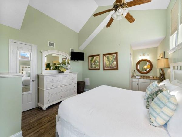 Spacious Destin Condo with Private Beach Access & Family-Friendly Amenities