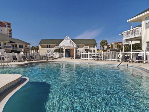 Spacious Destin Condo with Private Beach Access & Family-Friendly Amenities