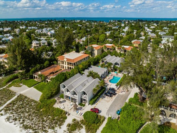 Beachfront Holmes Beach Vacation Rental with Gulf Views