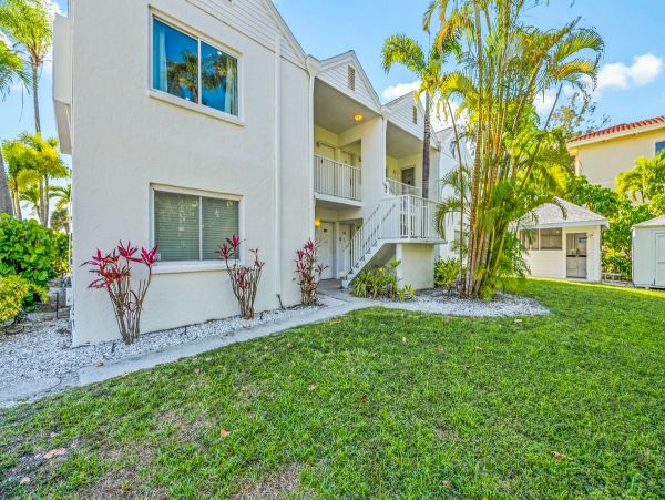 Beachfront Holmes Beach Vacation Rental with Gulf Views