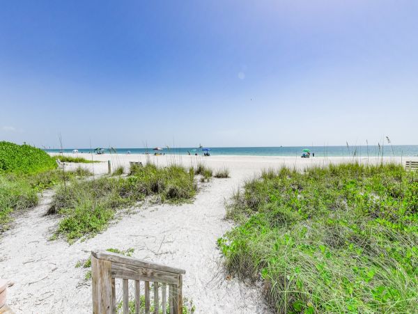 Beachfront Holmes Beach Vacation Rental with Gulf Views