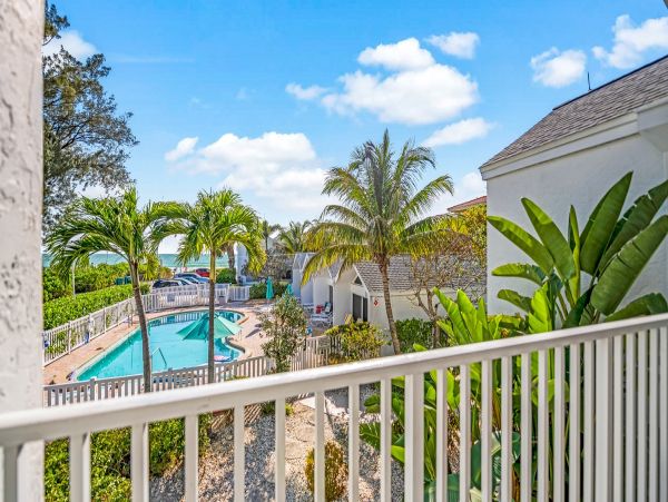 Beachfront Holmes Beach Vacation Rental with Gulf Views