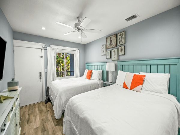 Beachfront Holmes Beach Vacation Rental with Gulf Views