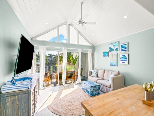 Beachfront Holmes Beach Vacation Rental with Gulf Views