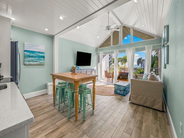 Beachfront Holmes Beach Vacation Rental with Gulf Views
