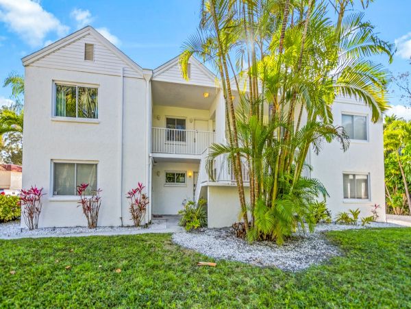 Beachfront Holmes Beach Vacation Rental with Gulf Views