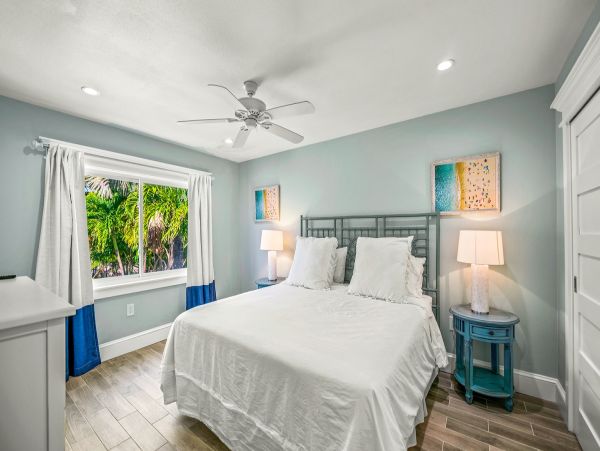 Beachfront Holmes Beach Vacation Rental with Gulf Views