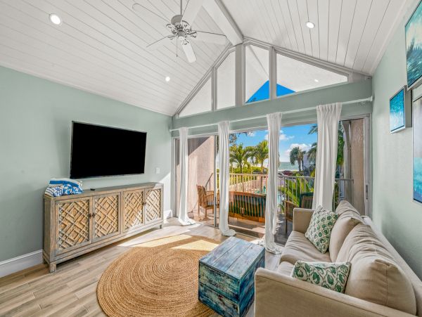 Beachfront Holmes Beach Vacation Rental with Gulf Views