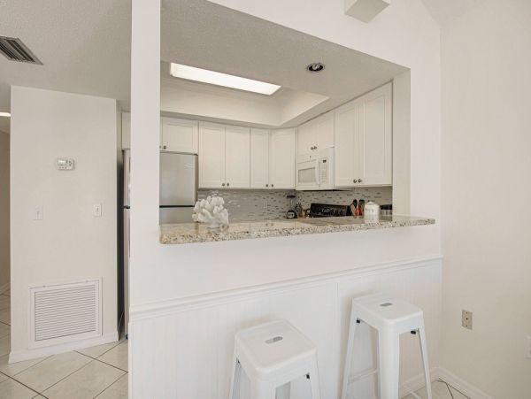 Holmes Beach Vacation Condo With Communal Pool 4 Guests