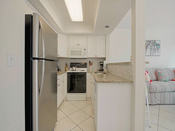 Holmes Beach Vacation Condo With Communal Pool 4 Guests