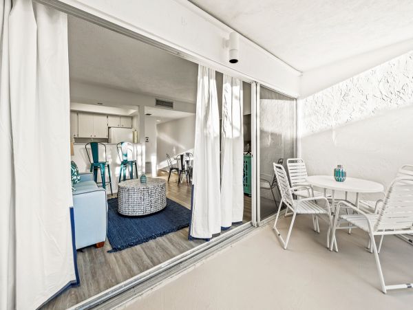 Holmes Beach Vacation Condo With Communal Pool 4 Guests