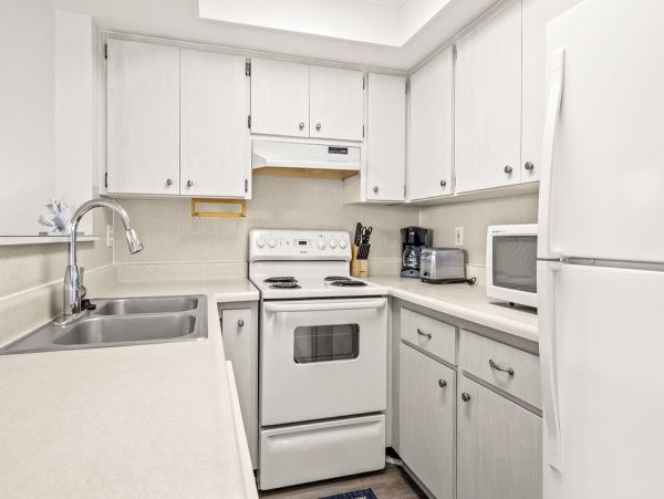 Holmes Beach Vacation Condo With Communal Pool 4 Guests