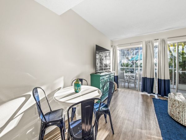 Holmes Beach Vacation Condo With Communal Pool 4 Guests