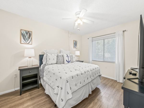 Holmes Beach Vacation Condo With Communal Pool 4 Guests