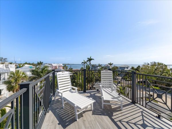 Holmes Beach Luxury Vacation Rental Home - Anna Maria Island Beachfront Rental