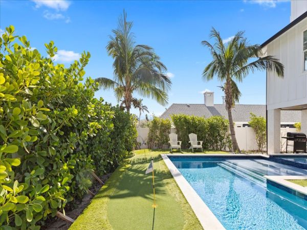 Holmes Beach Luxury Vacation Rental Home - Anna Maria Island Beachfront Rental