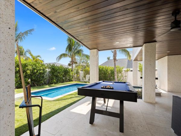 Holmes Beach Luxury Vacation Rental Home - Anna Maria Island Beachfront Rental
