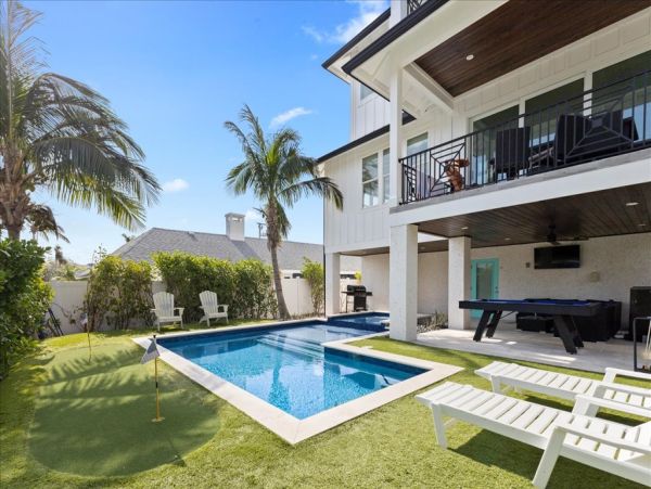Holmes Beach Luxury Vacation Rental Home - Anna Maria Island Beachfront Rental