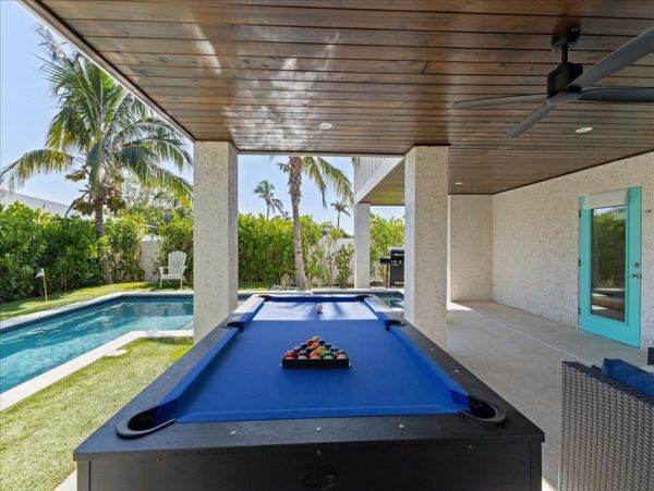Holmes Beach Luxury Vacation Rental Home - Anna Maria Island Beachfront Rental