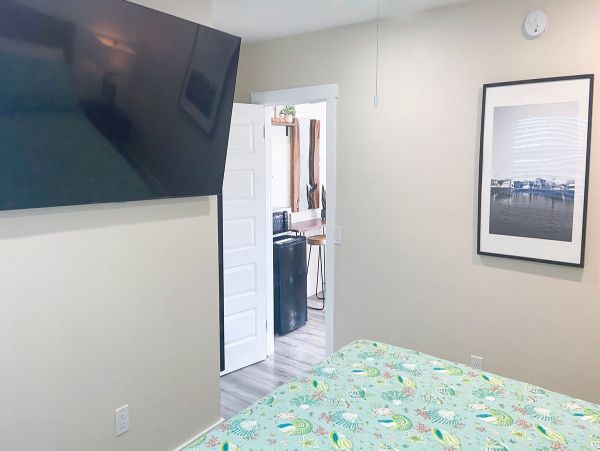 Quaint place on Anna Maria Walk to Bridge Street Sleeps 2