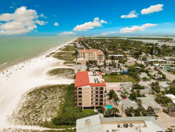 Beautiful Clearwater Vacation Home Steps From Beach