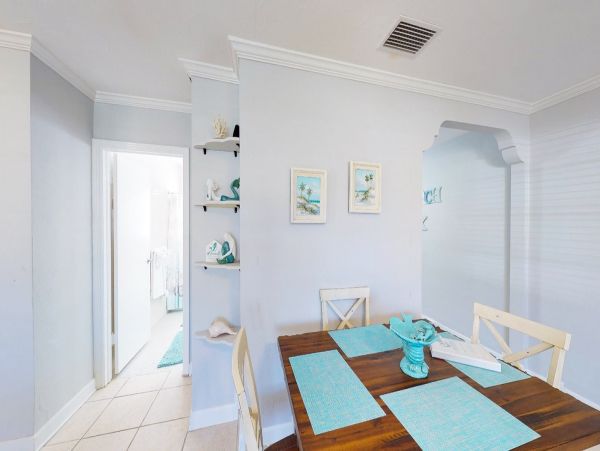 Lovely 2 Bedroom Duplex in Holmes Beach -Short Walk to Beach
