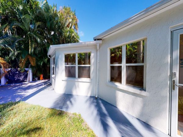 Lovely 2 Bedroom Duplex in Holmes Beach -Short Walk to Beach