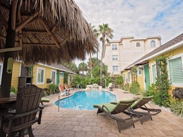 Two Bedroom Vacation Cottage in Madeira Beach Sleeps Four