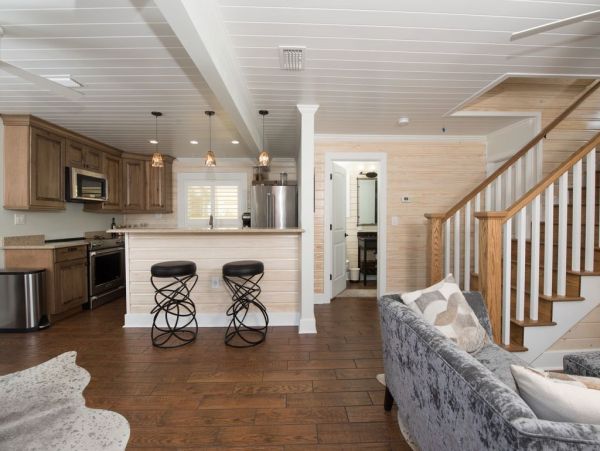 Two Bedroom Vacation Cottage in Madeira Beach Sleeps Four