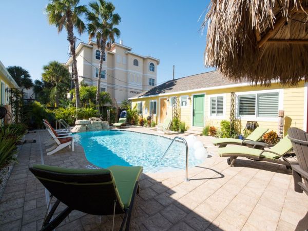 Two Bedroom Vacation Cottage in Madeira Beach Sleeps Four