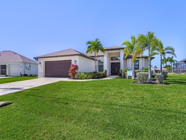 Cape Coral Vacation Rental - Florida Gulf Coast Waterfront Villa