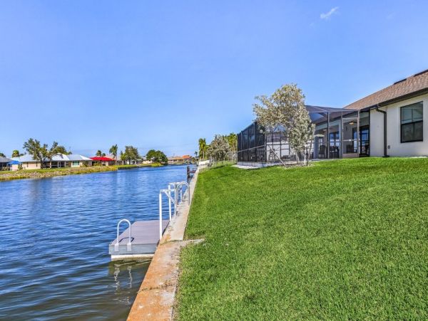 Cape Coral Vacation Rental - Florida Gulf Coast Waterfront Villa