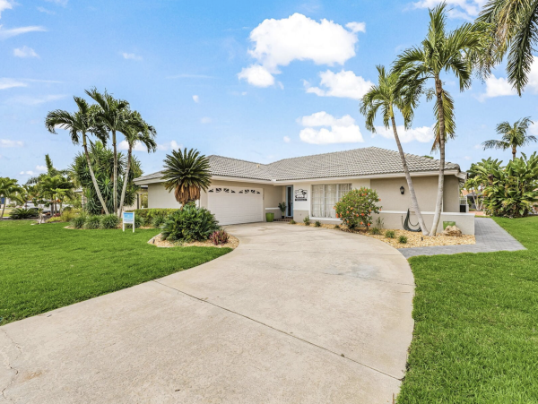 Gulf Access Cape Coral Vacation Rental Pool Home
