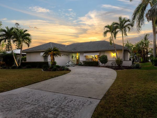 Gulf Access Cape Coral Vacation Rental Pool Home