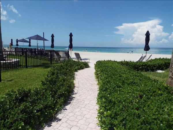 Longboat Key Beach Condo 2 Bedroom Communal Pool & Tennis