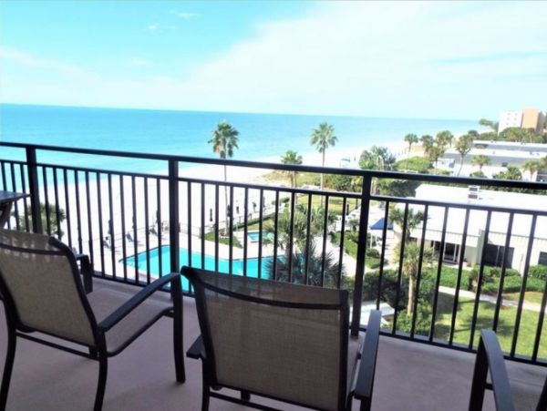 Longboat Key Beach Condo 2 Bedroom Communal Pool & Tennis