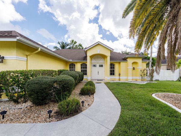 Access to the Gulf Boat Dock Best Cape Coral Pool Home