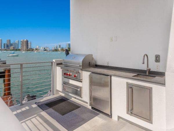 Miami Beach 6 Bedroom Luxury Home Pool & Panoramic Bay Views