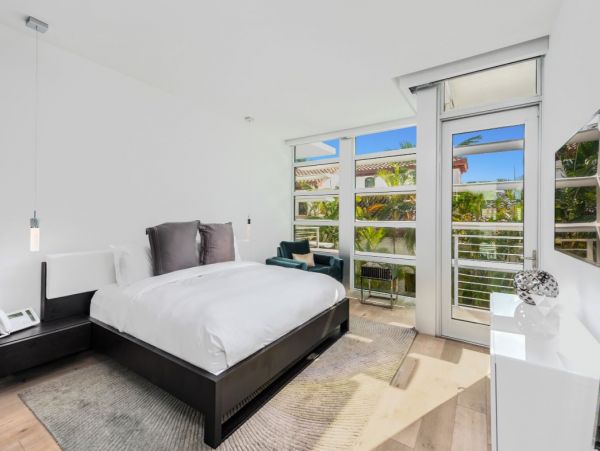 Miami Beach 6 Bedroom Luxury Home Pool & Panoramic Bay Views